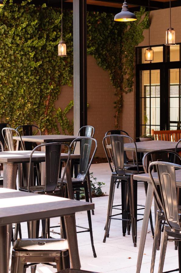 Meeting House Boutique Hotel Falls Church Buitenkant foto